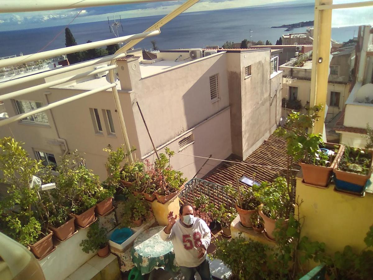 Room In Guest Room - Single Room With Shared Bathroom Taormina Exterior foto