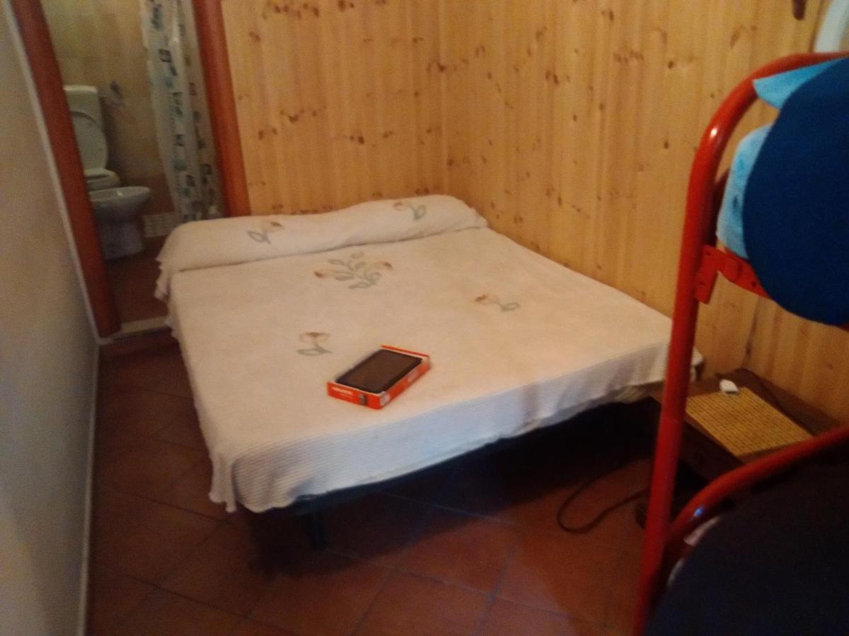 Room In Guest Room - Single Room With Shared Bathroom Taormina Exterior foto